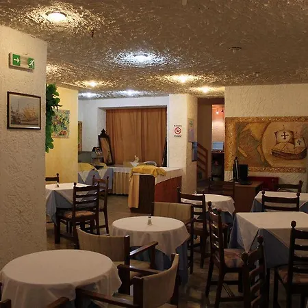 Hotell Noufara 2*